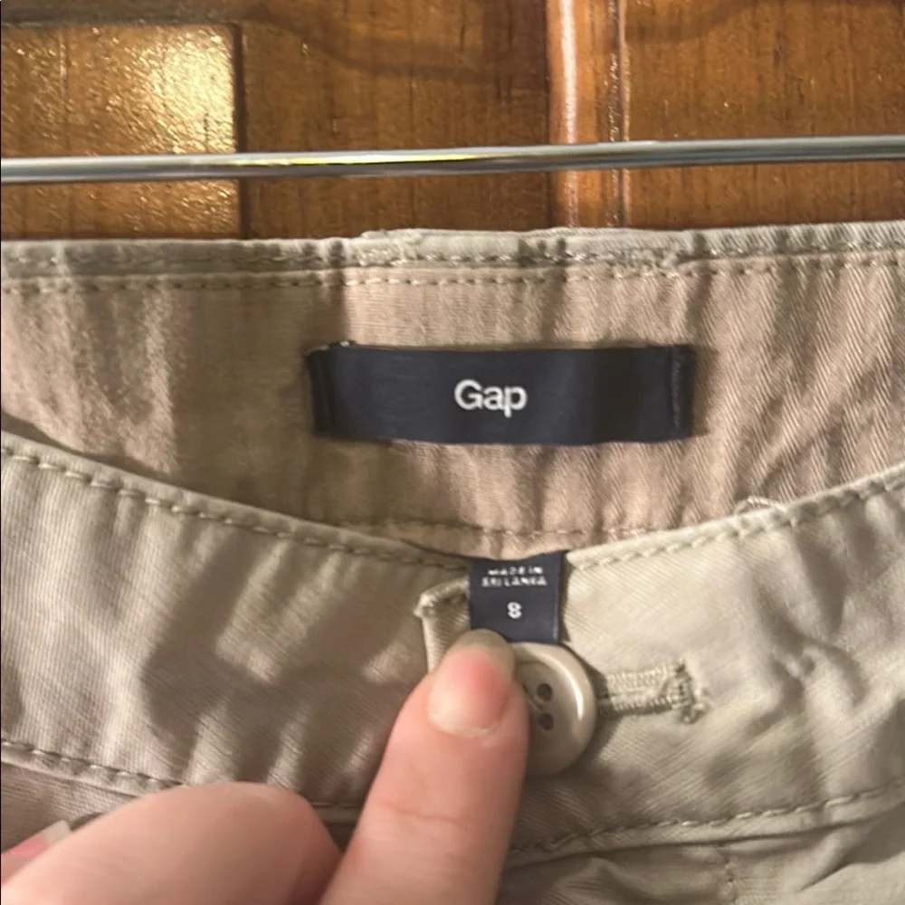 NWOT Gap Women’s Tan Shorts - Picture 2 of 5